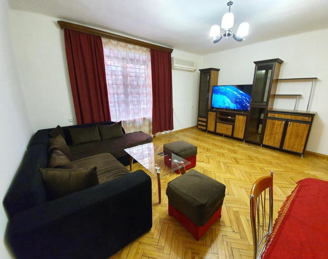 Cozy Apartment Near Opera House Ереван Экстерьер фото